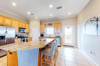 Bayfront home with beach access & breathtaking water views - dog-friendly - 3