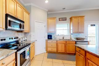Bayfront home with beach access & breathtaking water views - dog-friendly - 1
