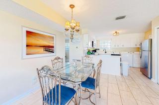 Quiet home with WiFi pool view of water & boardwalk to beach - 9