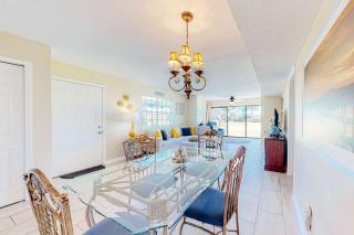 Quiet home with WiFi pool view of water & boardwalk to beach - 8