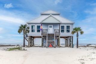 Dog-friendly waterfront getaway furnished patio - 0