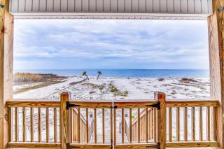 Dog-friendly waterfront getaway furnished patio - 9