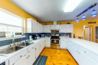 Dog-friendly water view beach house with a full kitchen furnished deck private - 4