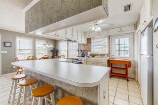 Dog-Friendly Bayfront Getaway with Two Kitchens Free WiFi & a Great Location - 1
