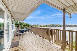 Bay-Facing Island Gem with Free WiFi AC Full Kitchen & Great Location - Dogs OK - 8