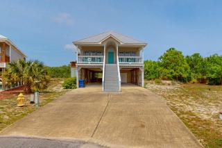 Spacious Island Gem Near the Beach & Town With Large Deck & Full Kitchen - Dogs OK - 7
