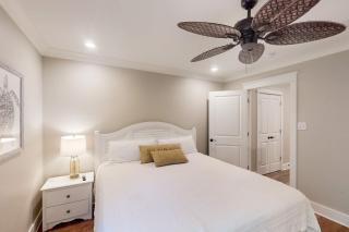 Modern island gem with perfect location WiFi central AC full kitchen & W&D - 1