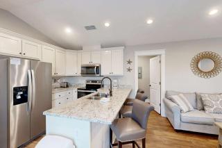 Delightful condo near the beach & town with WiFi central AC full kitchen & W&D - 6