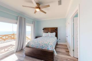 Ultimate oceanfront getaway for large groups with amazing views and sundeck - 3
