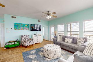 10 Steps to the Gulf Beachfront Dog-Friendly Home with 2 Decks AC WiFi & W&D - 9