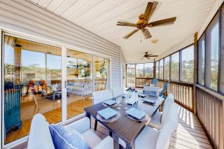 Easy beach access dog-friendly island home with private hot tub & shared pool - 6