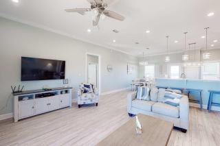Dog-friendly home with Gulf views washer dryer & central AC - 6