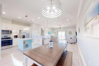 Dog-friendly home with Gulf views washer dryer & central AC - 2