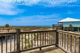 Newly remodeled bay view home with high-speed WiFi central AC and gas grill - 7