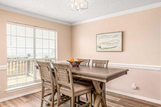 Newly remodeled bay view home with high-speed WiFi central AC and gas grill - 2