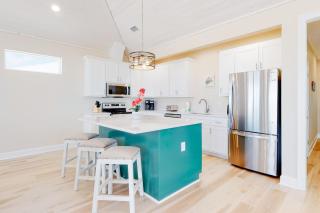 Beautiful beach house with Gulf views covered deck central AC and free WiFi - 1
