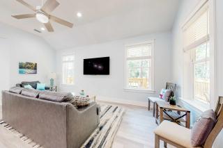 Peace & Sea-Renity Dog-friendly house with deck patio & easy beach access - 5