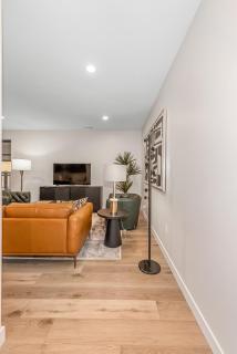 Top Floor Modern Apartment Free Coffee Wifi - 3
