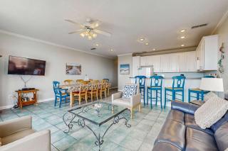 Gulf-Front Condo with Balcony Shared Pools and Beach Access - 4