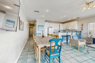 Gulf-Front Condo with Balcony Shared Pools and Beach Access - 2