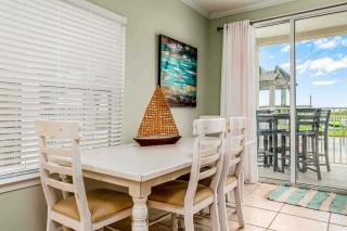 Ground-floor condo next to on-site pool with private patio & beach access - 4