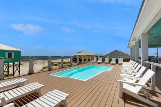 Gulf-Front Oasis - Rooftop Heated Pool Elevator & Dog-Friendly - 0
