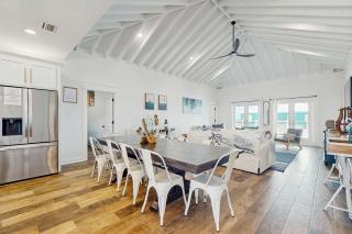 Gulf-Front Oasis - Rooftop Heated Pool Elevator & Dog-Friendly - 6