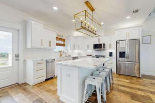 Gulf-Front Oasis - Rooftop Heated Pool Elevator & Dog-Friendly - 1