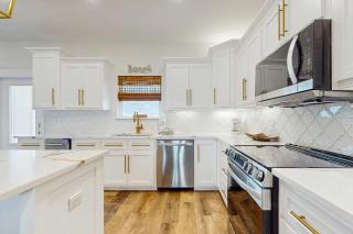 Gulf-Front Oasis - Rooftop Heated Pool Elevator & Dog-Friendly - 3