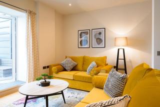 Large Duplex Apartment with Free Parking - 9
