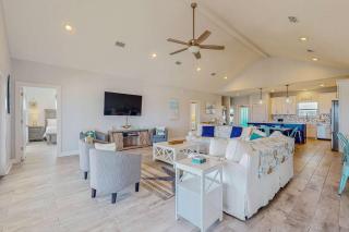 Gulf Front dog-friendly home with breathtaking views washer dryer & AC - 7
