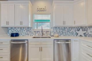 Gulf Front dog-friendly home with breathtaking views washer dryer & AC - 3