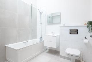 Large Duplex Apartment with Free Parking - 3