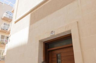 Bright 1Bed with Shared Heated Indoor Pool & Gym - 2