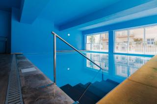 Bright 1Bed with Shared Heated Indoor Pool & Gym - 1