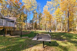 Snug Cabin with Hiking Trail and Private Lake Access - 9