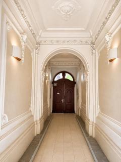 Elegant Apartment with Eurovision View - 50m to Stadthalle - 4