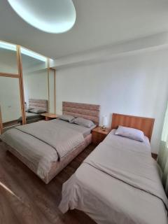 Exclusive North Avenue 2-Bedroom Apartment in the Heart of Yerevan with Balcony & City Views - Yerevan - 1