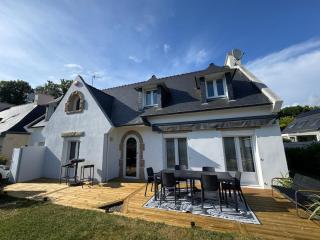 Maison familiale rénovée, centre et plage à pied!! 4ch, salle de jeux, jardin cloturé - 0