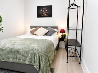 Barnsley Contractor Stay I Sleeps 6 I Parking - 6