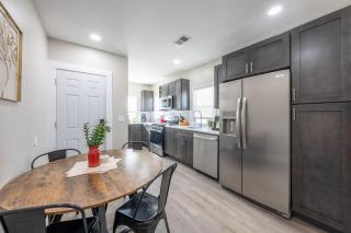 Modern 3BR| Easy Access to NYC + City Views - 7