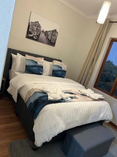 Sandton Central 2 bedroomed furnished apartment - 5