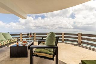 3 Night Stay , Complimentary 4-hr Yacht Cruise - 9