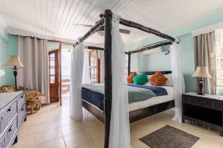 3 Night Stay , Complimentary 4-hr Yacht Cruise - 2