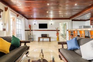 3 Night Stay , Complimentary 4-hr Yacht Cruise - 1
