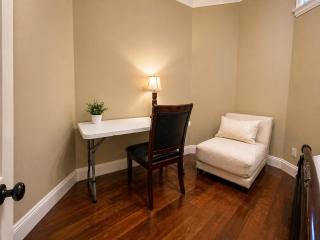 Tranquil Retreat Charming 1 Bed, 1 Bath Share House in Vancouver - 5
