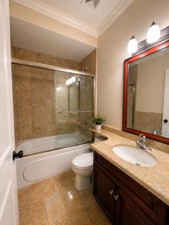 Tranquil Retreat Charming 1 Bed, 1 Bath Share House in Vancouver - 4