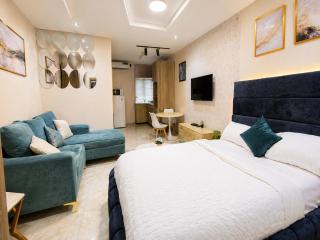 Happy Lodge Shortlets & Suites, Freedom Way, Lekki phase 1 - 4