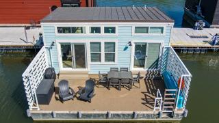 On The Water Retreat with a Private Dock - 0