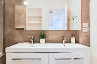 Luxury Parisian Flat - 4
